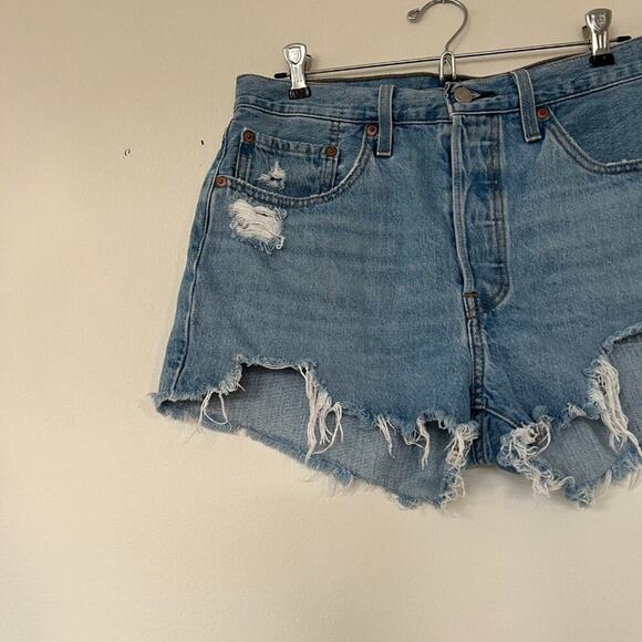 Levi's 501 High-Rise Denim Shorts in Sansome St Wash - Picture 3 of 8